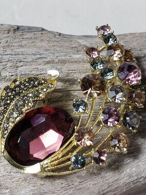 New Rhinestone Brooch Swirled Leaf Shape Pale Purple Stones on Gold Tone Metal